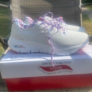 Skechers Women's US 6.5 Arch Fit Magic Oasis Shoes Pink White Floral